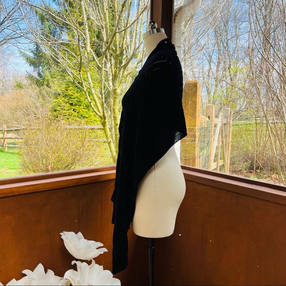 Cropped high low shawl light weight - Picture 1 of 8